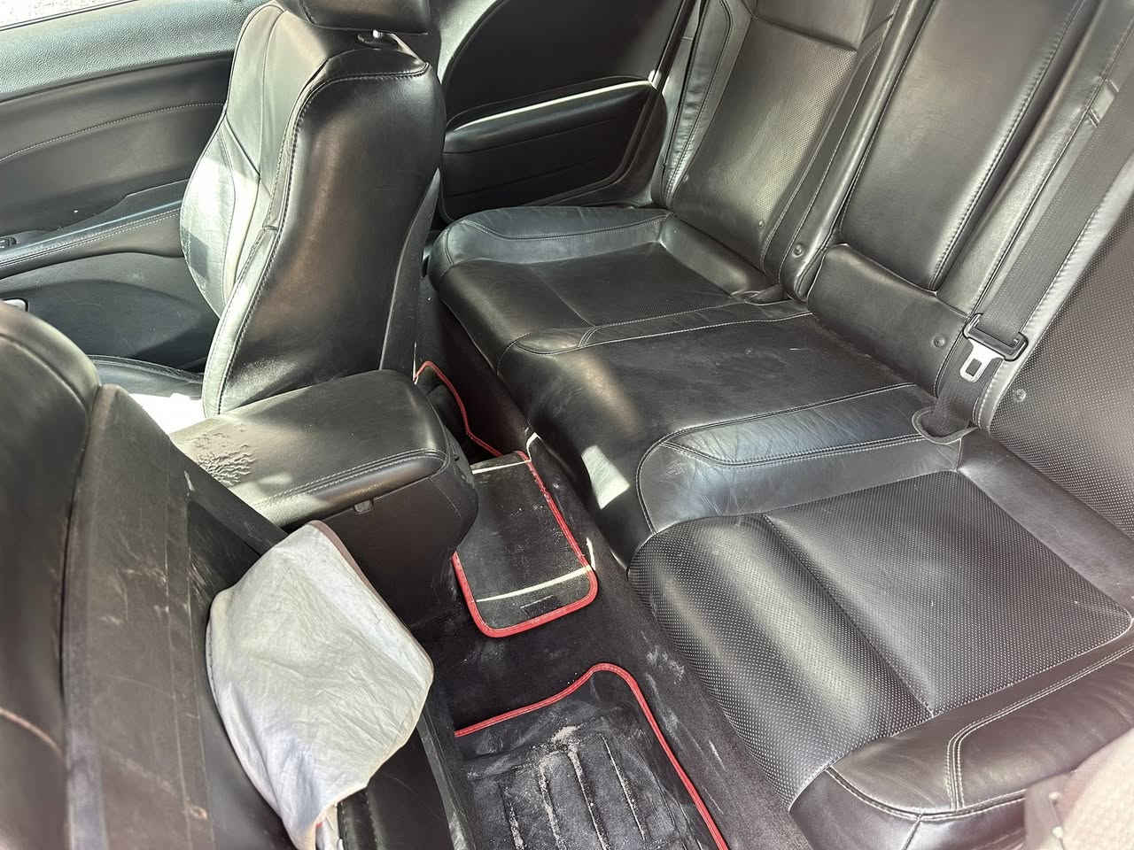 للبيع او للمراوس دوج جالنجر موديل 2015 لون احمر وارد امريكي داخله كفاله وهنا بلعراق بيها جاملق خلفي صبغ والباب بنفس الصفحه والجاملق الامامي مبدل اثر طخه بسيطه  والجاملق الخلفي الايمن بي بارد قليل مكفوله من الايرباك والشواصي واللغود سياره بلكارتون فول مواصفات عدا الفتحه ويل 18 مع تخم تاير جديد سماعات الباين ستيرن كهرباء فول تحكم ستيرن وشفتات ستيرن وتدفئه ستيرن كشنات جلد تدفئه وتبريد وكهرباء شاشه كبيره كامره خلفيه حساسات خلفيه  مودات سياقه سبورت وسوبر تراك باك السياره ستوك گلوب مامشتغل بلعينه وكله بانزين محسن ورقمها بصره باسمي هزه وسنويه جدد حداده قبل شهرين  اماميه وخلفيه كلها ريسنك بلجيس وادامه منظومة البانزين كامله سعرها150 وبيها مجال  علما السياره sxt plus ومحدثه بجم هيلكات وهذا رقمي *********** مكاني البصره
