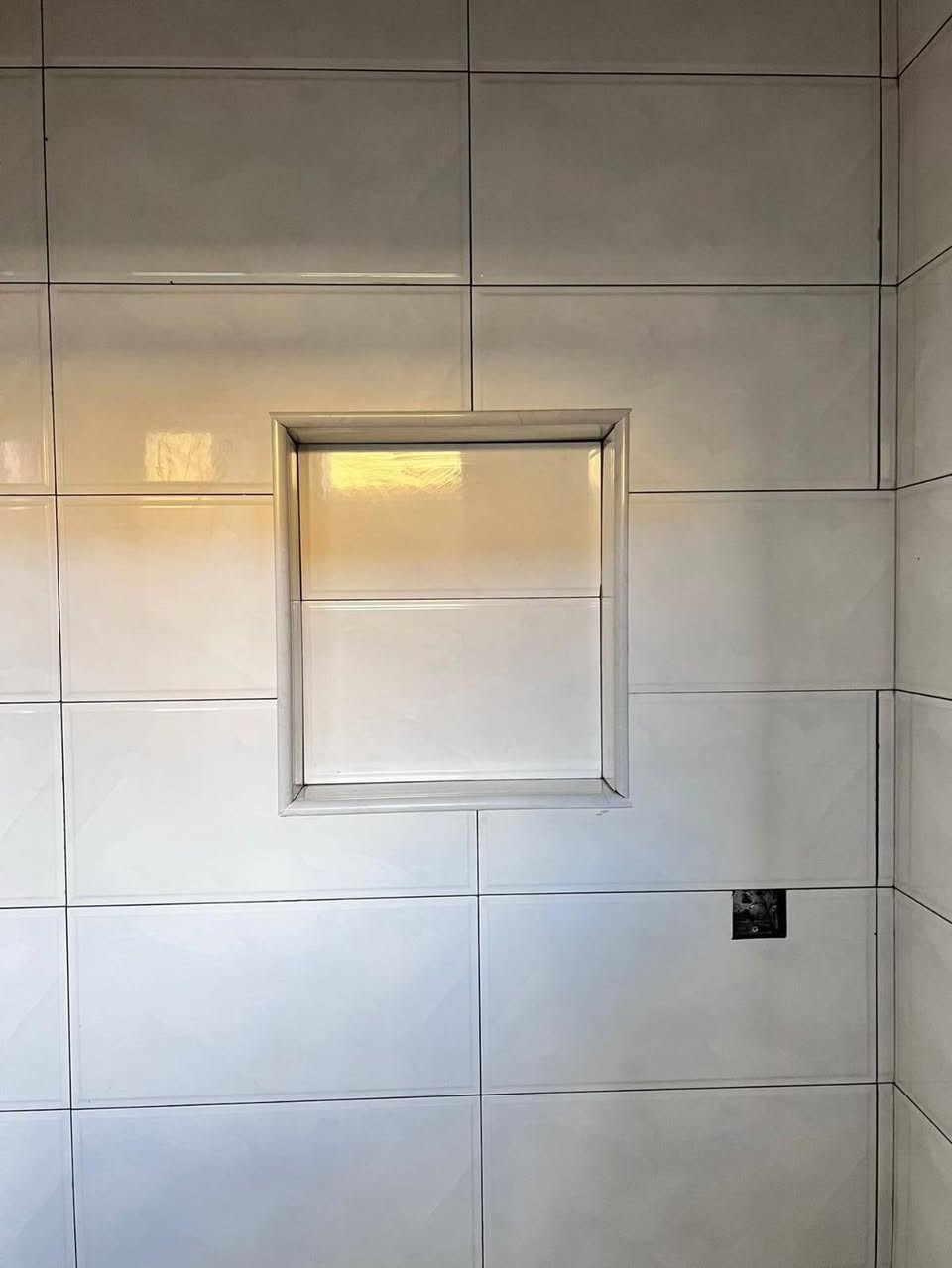 السلام عليكم خلفه سيراميك متفرغ مكان ديالى بهرز ***********
