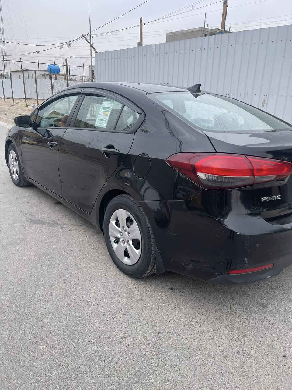 كيه فورتي 2017وارد امريكي حادث باب ايمن خلفي السياره جديده جداً او جاهزه من كلشي محرك 2000دوش مواصفات نص فول ماشيه 81الف رقم بغداد دولي بسمي السعر 113اوبيها مجال العنوان بغداد الامين الثانيه رقم الهاتف ***********
