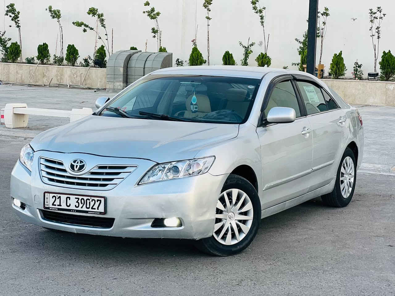 توياتا كامري موديل 2008 خليجي
رقم سليمانيه دولي جديد شرط التحويل والغرامات 
محرك 2400 شرط لا تنقيص ولا تبخير 
كير شرط 
تبريد ثلج 
صدر امامي وخلفي جديد 
تايرات جدد 
تبريد قطعتين 
اربع دسك 
تحكم استرن 
السيارة بيها صبغ ثلاث قطع فقط السيارة بدون اي جلح او جراد 
السيارة بسعر مناسب جدا جدا 87 وبيها مجال للشراي 
للتواصل ***********
