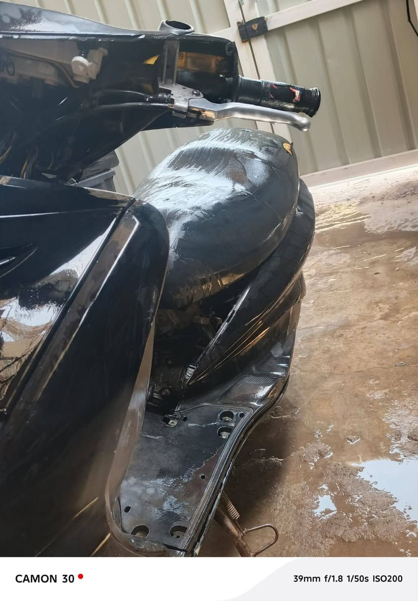 السلام عليكم دراجه سكنس نثيه140الدراجه مفتوحه ومجفته قبل شهرين الدراجه عوزها بس كابريتر السعر 150بدون اوراق اكفلك سرقه وعشائر     ***********
