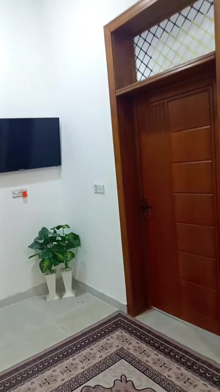 بيت للبيع حي الزهور مساحة 200م بناء كامل غرفتين صاله مطبخ حار باردبراني صيحات داخلي  مع خارجي محل موقع مميز البيت حر مامطلوب شارع 15 مقابل باب  ثانوية قادة النصر بناء 2025  سعر140 استفسار اكثر  *********** يرهم مبادره
