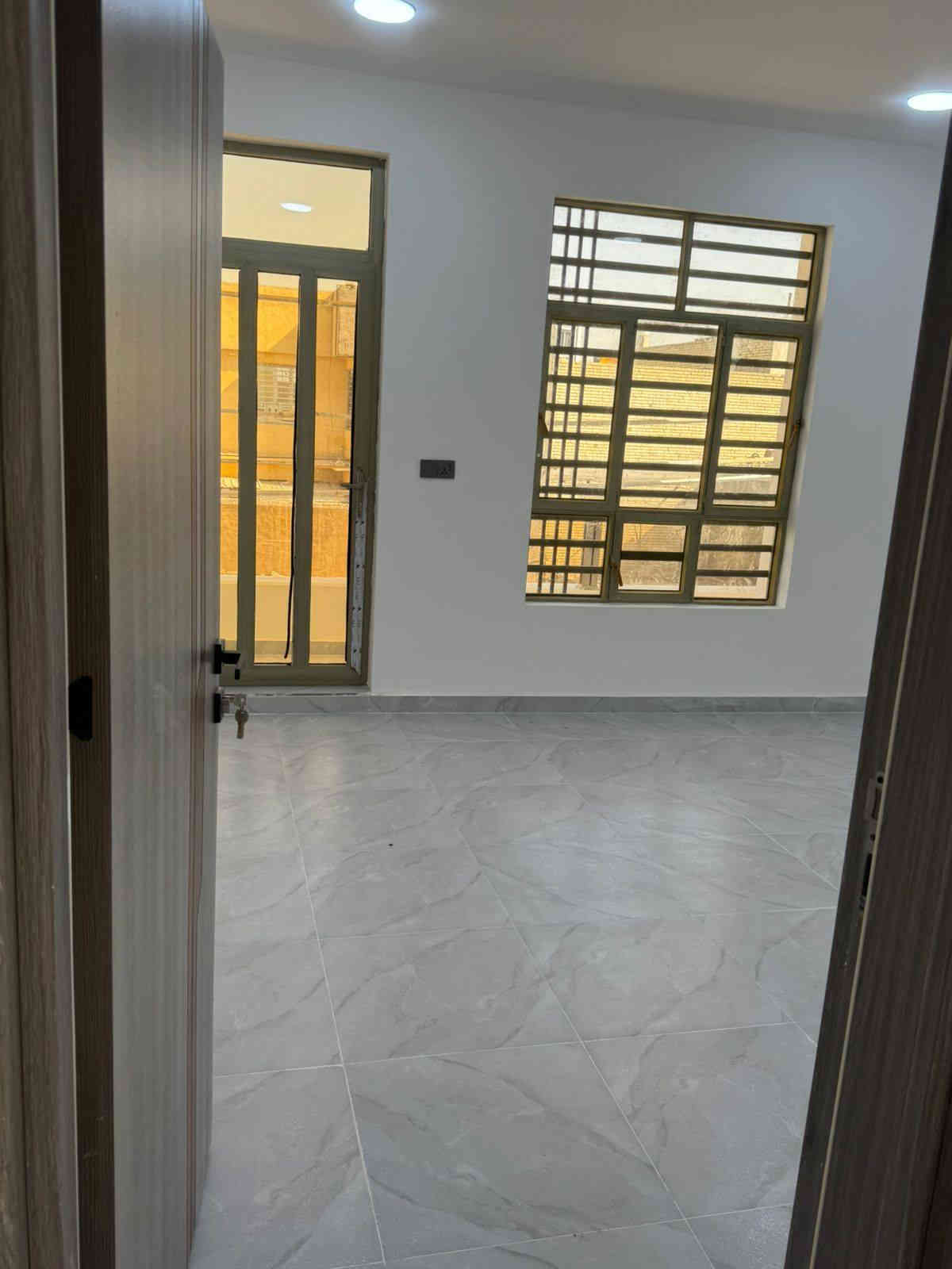 السلام عليكم
بيت للبيع مساحة ٧٥ متر واجهة ٤.٧٠ نزال ١٦ مجمع السلطان الأول يتكون من طابقين ٣ غرف نوم استقبال مطبخ وصحيات ٢ وبيتونه شغل درجة أولى السعر ١١٤ مليون تنازل شركة القلعة البيضاء
للإستفسار *********** يوجد واتساب
