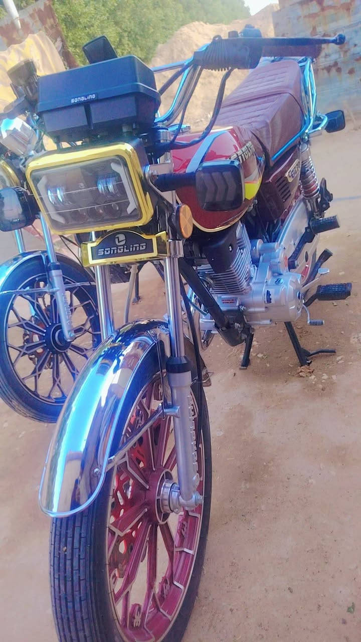 سلام عليكم دراجه سيفان 25وراق سكنر دراجه مكفوله محرك ٢٠٠ دراجه خير من الله مكان النجف الحيدريه ***********
