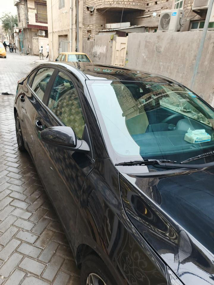 كيه فورتي موديل 24 امريكي
بيه باب وجاملغ فقط بدون دواخل 

سياره حيل نظيفه ومتعوب عليه وجاهزه بدون اي صرف

مكاني بغداد بالمدينه 

عارضه ب165$  وبيه مجال 

***********
