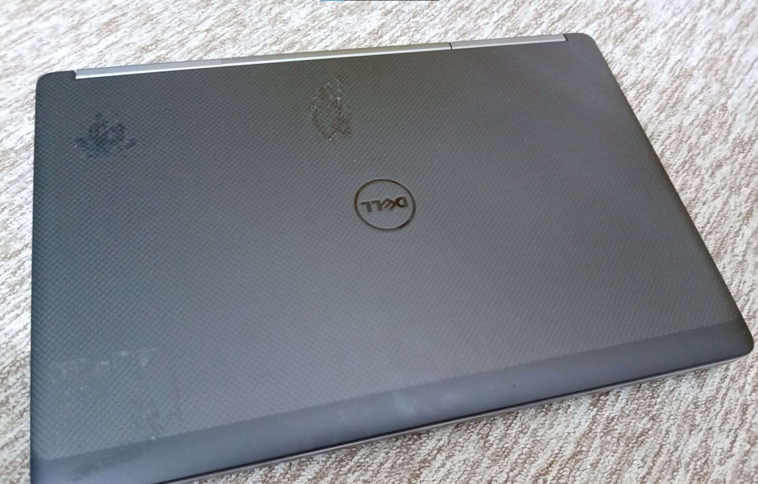 🔥 لابتوب Dell i7 وحش أداء + SSD + بطارية جديدة بسعر مفاجئ! 🔥
⚡ جهاز قوي – نظيف – جاهز للاستخدام الفوري
💎 فرصة ذهبية لامتلاك لابتوب بمواصفات قوية وسعر مناسب

📌 المواصفات الكاملة:
🖥️ الماركة: Dell
📺 الشاشة: 17 إنج (كبيرة جداً ومريحة للعمل والدراسة)
⚡ المعالج: Intel Core i7
🎮 كرت الشاشة: AMD Radeon Pro WX7100 (أداء قوي للتصميم والشغل)
🧠 الرام: 16GB
💾 التخزين: 1TB SSD (سرعة عالية جداً في التشغيل والنقل)
🔋 البطارية: جديدة تم تبديلها قبل 15 يوم
💻 الاستخدام: خفيف جداً والجهاز بحالة ممتازة

🚀 أداء الجهاز:
✔ مناسب للألعاب الخفيفة والمتوسطة مثل GTA وغيرها 🎮
✔ قوي جداً للتصميم والمونتاج والشغل الهندسي 🎨
✔ سريع جداً بفضل SSD
✔ شاشة كبيرة مناسبة للعمل الطويل بدون تعب

🎁 الملحقات المجانية:
🖱️ ماوس
🔌 الشاحن الأصلي
🎒 حقيبة لابتوب
❄️ ستاند تبريد احترافي (5 مراوح: 4 صغيرة + 1 كبيرة)

🔧 الضمان والتجهيز:
✔ يتم فرمتة الجهاز بالكامل قبل التسليم
✔ تجهيز الجهاز للمشتري بشكل نظيف وجاهز 100%
✔ فحص كامل قبل التسليم وبعده لضمان الجودة

📍 الموقع:
العراق – بغداد / الكاظمية المقدسة

💰 السعر:
🔥 550,000 دينار عراقي (قابل للتفاوض البسيط)

📞 ملاحظة مهمة:
الجهاز نظيف جداً وما بيه أي مشاكل، وجاهز للاستخدام الفوري بدون أي صيانة.

للتواصل عبر الرقم 
***********  (واتس اب ) فقط
