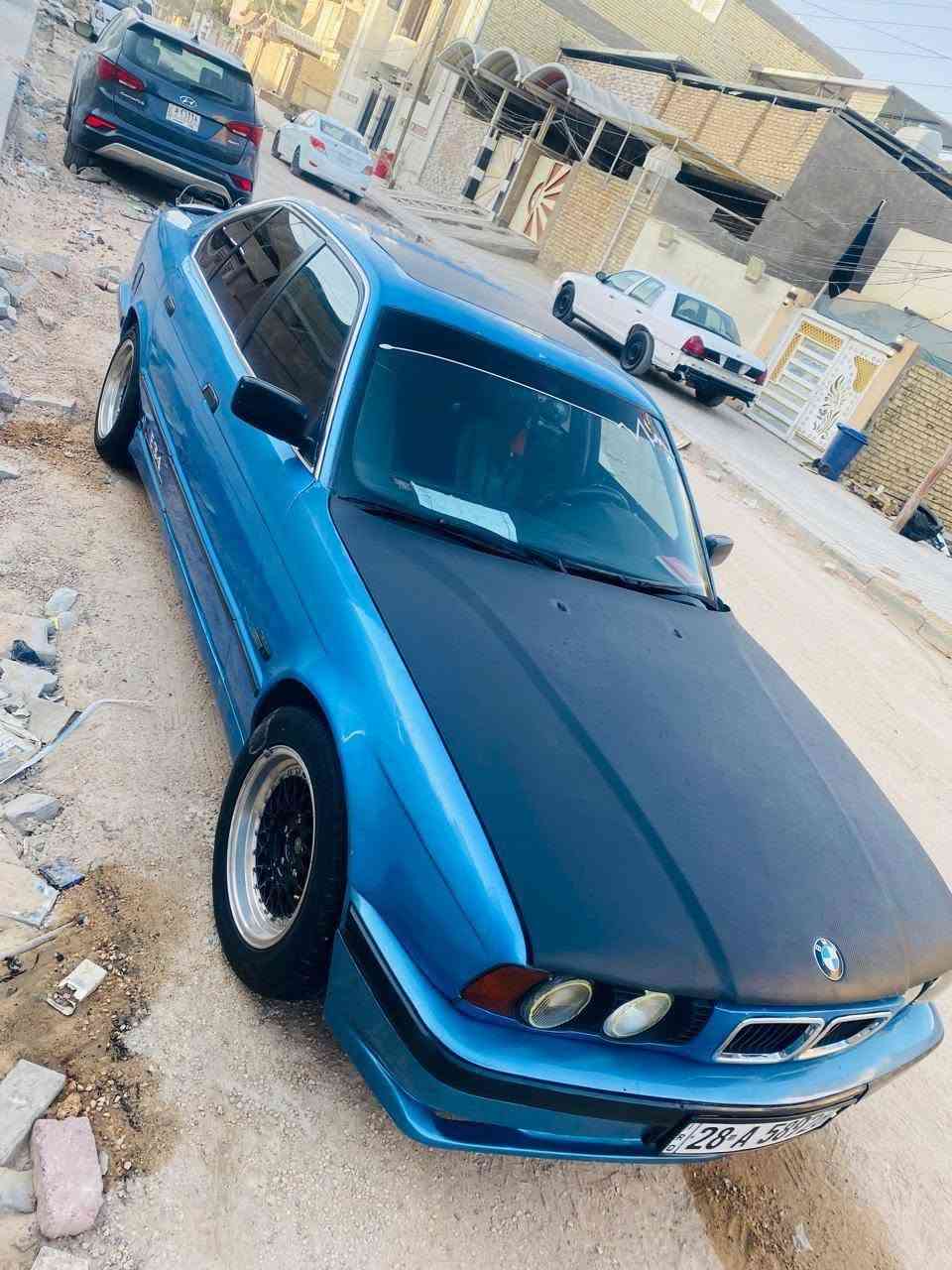 BMW 525i للبيع فقط
1991 مديل 
525 مسكر محرك بلاد 
رقم نجف انكليزي الجديد 
سنويه جديده لل2029
تبريد ثلج 
مداور ثاني يوم 
فتحه  كهرباء
زنون ابيض عالي
حداديه كامله
جام 4 كهرباء 
دواخل نضاف بيبان جلد نضاف 
كشنات جلد 
ويل رياضي توسايز 
تايرات قبل شهر مبدلهن 
لون ازرق غير محدد 
سياره نضيفه ماناقصهه شي مثل ما موضح بلصور 
السعر 70$ وبيهه مجال
 المكان نجف
***********
*********** 
فقط اتصال
