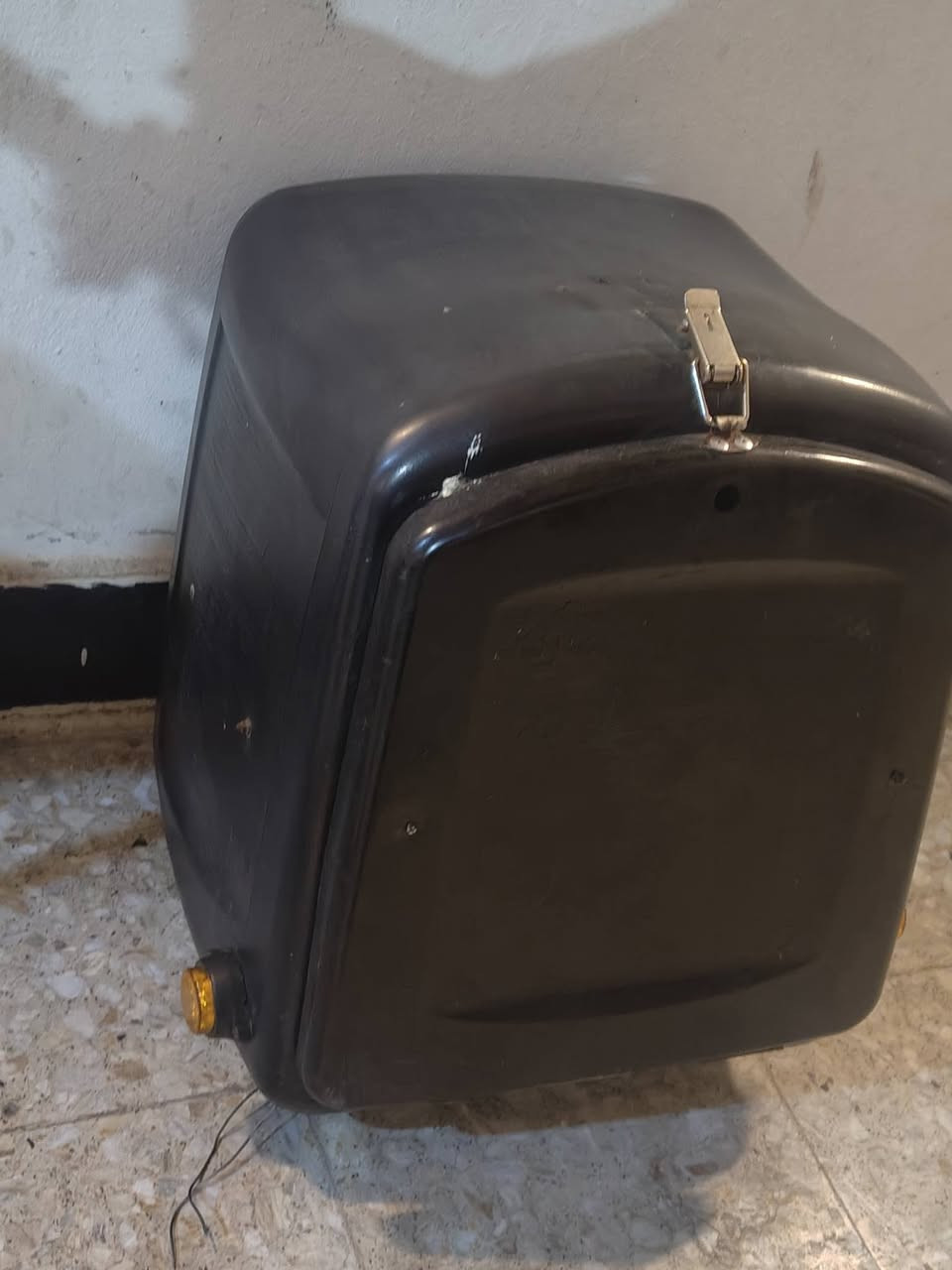 السلام عليكم
صندوك دليفيري حجم كبير
بي اشاير يمنه ويسره كامل جيب وشد
السعر 30 متوفر توصيل
مكاني بغداد / جميله 
تواصل خاص او *********** واتساب
