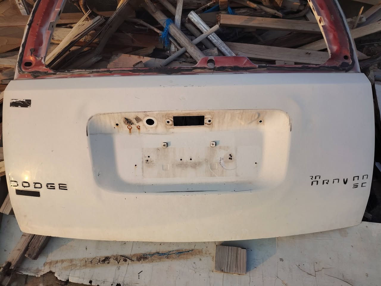 باب صندوق اصلي لونه الأصلي ماروني بس مصبوغ ابيض سعره ٧٥ وبي مجال للاستفسار الاتصال على الرقم اسيا ***********
