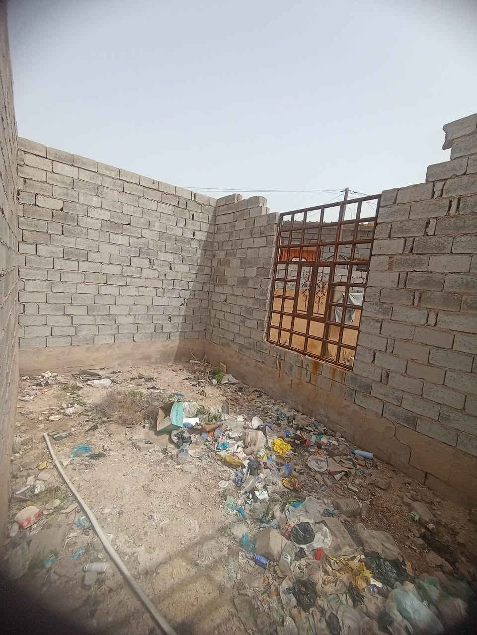السلام عليكم
للبيع هيكل+مشتمل من ضمن الهيكل 
كامل أبواب وشبابيك 
مساحة 300 متر 
حديقة أمامية وخلفية 
المكان جبيل التاميم قرب الجسر الثالث
جنس العقار: زراعي ماشيه بي معاملة طابو  
الشارع 10 أمتار 
السعر المطلوب 55 مليون وبي مجال أومراوس بيت أوقطعه مكان زين
للإستفسار ***********
