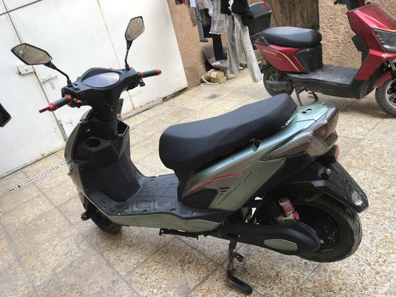 دراجة للبيع بسعر 450 وبيها مجال بسيط جدا ✅ مستعجل للبيع متواجد فقط واتساب
***********

مواصفات الدراجة
1-/ 6 بطاريات كفائتهن جيدة جدا عالفحصصص تم تبديل 3 قبل اسبوع ✅✅
2- /4 سرع اقصى سرعة 80
3- / الدراجه نضيفة كامله ما بيها اي نقص نهائيا فقط السويج مكسور والدراجة تشتغل على البصمه طبيعي
