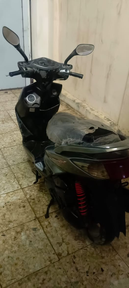 السلام عليكم... دراجة سكنس فحل نظيفة اغلب غراضها جديدة كلجات تاير امامي خلفي جديد باتري جديدة
دراجة جاهزة من كل شي ..مكانا بغداد الحسينية 
التواصل وتساب فقط
***********
