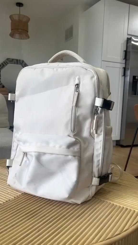 سلام عليكم 🫡
حبائبنا الـغوالي 🤍🌺

متوفر حقيبة ظهر 🎒 

✔️ مساحة واسعة وترتيب داخلي 

✔️ فتح كامل لسهولة تنظيم الملابس والأغراض

✔️ جيوب متعددة لحفظ الجوال، اللابتوب، والإكسسوارات

✔️ منفذ شحن USB مدمج 🔋

✔️ خامة متينة ومريحة للاستخدام اليومي أو السفر

مثالية ، الدوام، السفر، أو حتى الاستخدام اليومي 🤍

بسعر 18,000 دينار مع التوصيل 🤍🌺

وتدللون علينا 🤍🌺

🚚يوجد خدمة توصيل لجميع المحافظات


**إذا كنت صاحب هذا الإعلان وتريد حذفه لأي سبب، رجاءا أرسل رسالة إلى الدعم الفني**