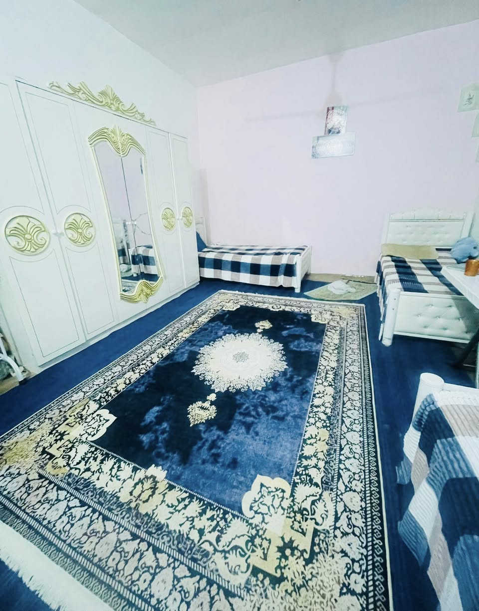 بيت للبيع 🏠
 التقية الثالثة قرب مطعم بغداد قريب ع الشارع 
المساحة ٢٠٠م طابو زراعي مشمول بالتطويب 
طابقين (٤ غرف نوم،٢صالة،٣حمامات،استقبال ,مطبخ)
للاسفسار ***********
