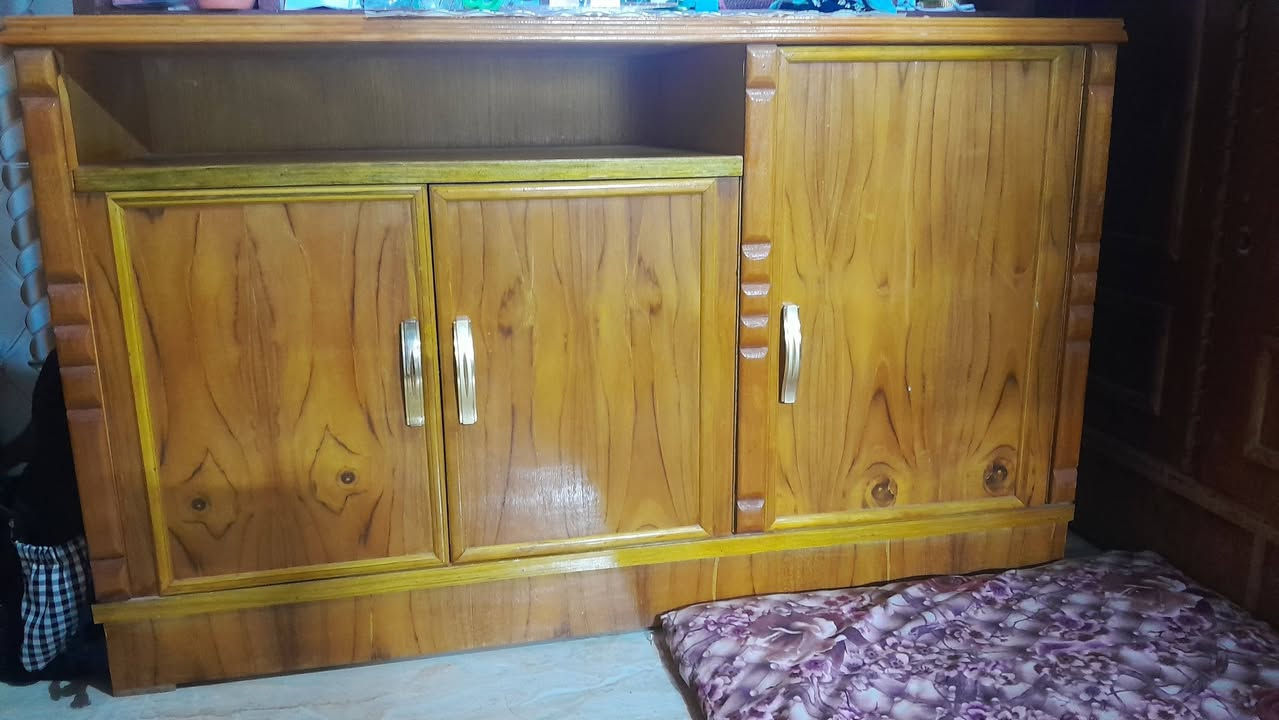 غرفه نوم صاج بعدها نضيفه حيل ضخمه بس الزاويه مشلوخه واكعه مستعجل علئ بيعتها للتواصل مراسله او اتصال ***********
