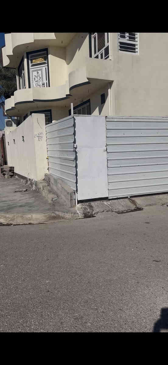 🏡 بيت للبيع – بناء جديد

📍 الموقع: قرب جامع النور
📐 المساحة: 150 متر مربع
📄 نوع السند: طابو صرف

🏠 تفاصيل البيت:
 • يتكوّن من 4 غرف نوم
 • صحيات في الطابق الأول والثاني
 • بناء جديد وتشطيب حديث
 • مناسب للعائلة 

✨ المميزات:
 • موقع قريب من الجامع البيت ركن
 • بيت نظيف وجاهز للسكن
 • مناسب للسكن العائلي

📞 للاستفسار: [***********, ***********]
🏢 مكتب علاء التميمي للعقار

في بداية شارع العلوه⸻
