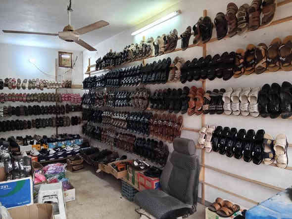 السلام عليكم...
تم وصول بضاعه جديده جميع الاحجام والالوان ...
رجالي..شبابي..ولادي..
نسائي..بناتي..اطفال..
جواريب..
اسعار مناسبة...العنوان السيدحمد مقابل مركز الشرطة..***********
