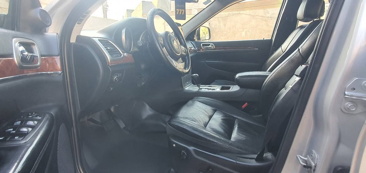 السلام عليكم من رخصة الادمن للبيع او مراوس جيب لاريدو موديل 2011 لمتد فول مواصفات اللون سلفر الرقم بغداد بأسمي بانوراما بصمات كشنات جلد وكهربائيه تدفئات بالكشنات اربعتهن تبريد خلفي أمامي اشاير بالمري شاشه تاب الأصلي سته سلندر مكينه 3600 رقم بغداد بأسمي تخم تاير باتري جديد الحادث جاملغ وبنيد فقط بدون اي دواخل عل سونار دمام خلفي السعر 165 اعتذر عن الرد عل فيس هذا رقمي للإتصال واتساب او خط ***********
