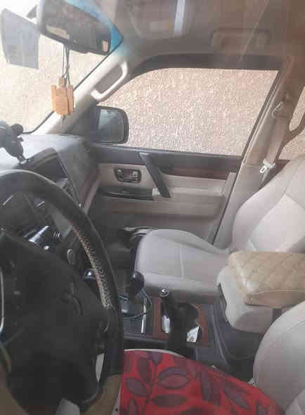 باجيرو ٢٠٠٨ السيارة جديدة محرك هاوون كيفها حلو الفور ويل شغال كهربائياتها بلادية السيارة بلادية بيها شوية صبغ مثا ما موضح بالسونار  مواصفاتها جام كهرباء شاشة مال باجيرو حديث ثلاجة مري شفط واشارة بالمري تخم تاير نظيف صدر أمامي جديد مشط ستيرن جديد كشتات مخمل نظيفة حيييل تبريد ثلاث قطع طبعا السيارة مسويها بصمة للبيع بسعر ١٢٥ رقمها سليمانية باسمي رقم انكليزي الجديد للتواصل ***********
