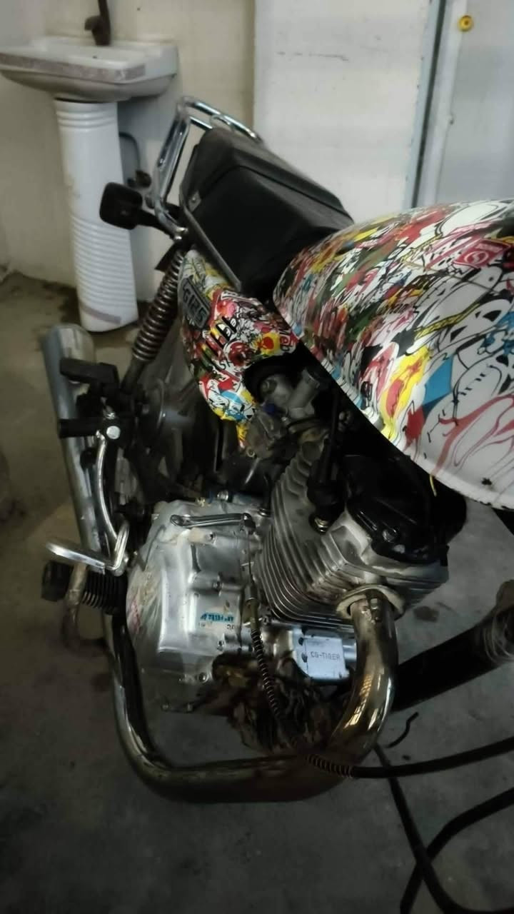 السلام عليكم دراجه ايراني البيع23دراجه حلوه ونضيفه نواقصه بس سبرنكه مال هندر السعر 375وبيه مجال رقم***********واتساب فقط *********** اوراق كامله
