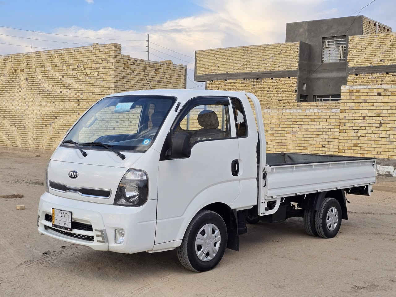 السلام عليكم
كيه موديل 2016 رقم كربلاء دولي 
سنويه مجدده 30 مشروع وطني 
مكفوله كفاله عامه سياره جديده 
كير محرك شرط 
حداديه تخم تاير شرط 
شاصي شرط 
دوشمه جديده 
السعر 115 وبيه مجال 
الاتصال *********** مكان ديوانيه
