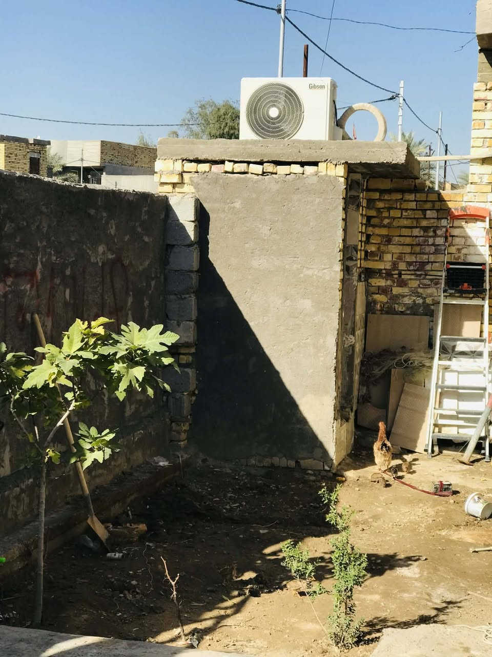 ياالله دار للبيع المساحه250م طابو صرف جاهز للسكان البيت يتكون من غرفتين نوم وحده سويت 
وصاله كبيره ومطبخ حار وبارد صحيات خارجي وداخلي بناء البيت2024 بناء طابوك صب مسلح 
العنوان طويريج ام الهوى شارع الحمداني الاستفسار مراسله صفحه او الاتصال على الارقام التاليه او مراجعه مكتب سيد علي النعيمي 
***********
***********
***********
