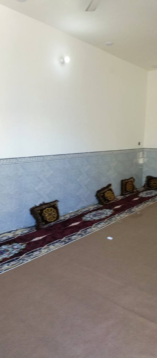 السلام عليكم دار للبيع المساحه 200متر العنوان النجف ناحية العباسيه بمجيلع قريب على مضيف النائب حيدر طارق بناء درجه اولا يبعد عن الشارع 30متر السعر 70اوبي مجال اتصل اوتدلل ***********
