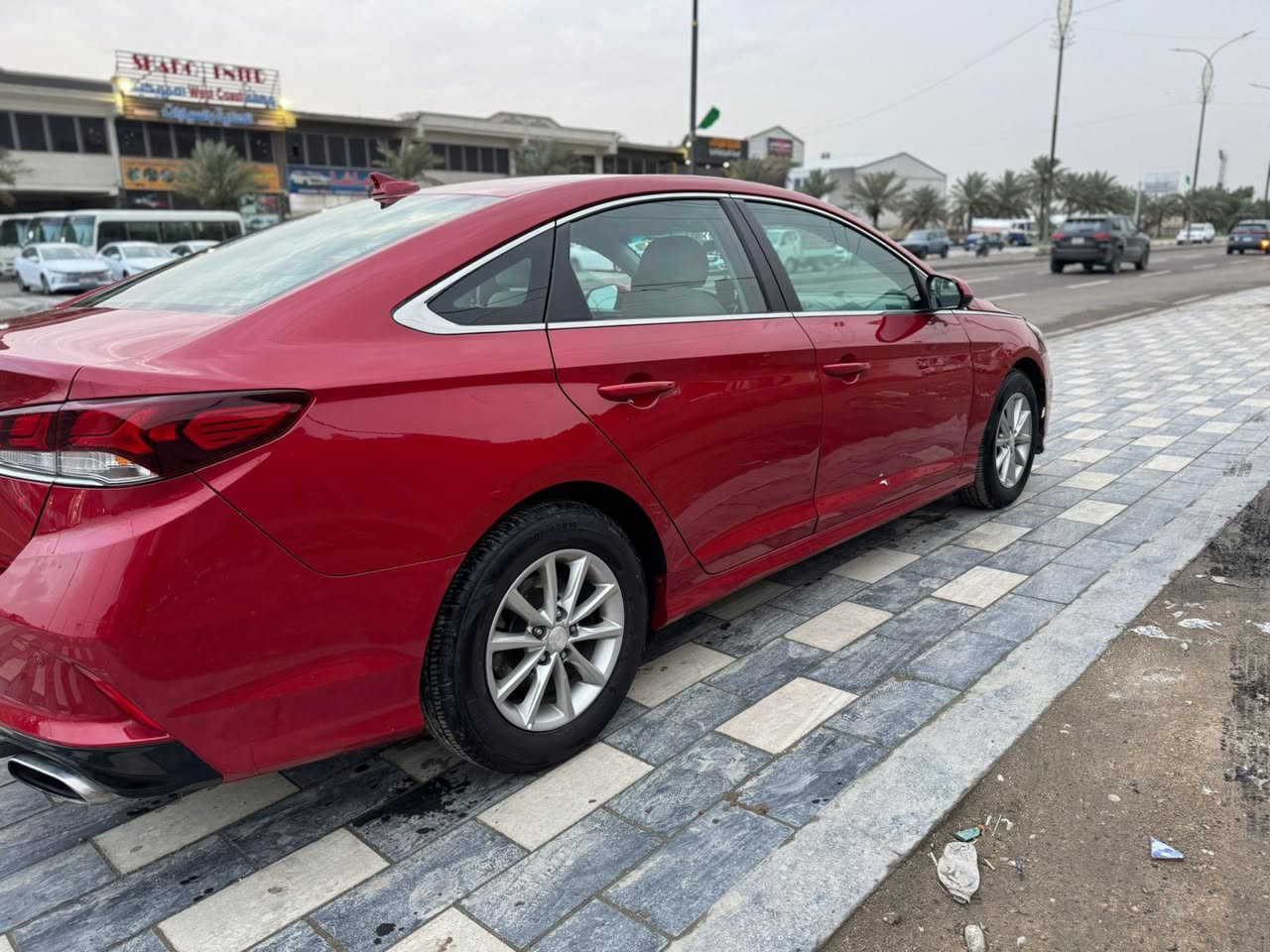 سوناتا للبيع موديل ٢٠١٩ وارد أمريكي محرك ٢٤٠٠ سيارة جديدة وجاهزة محرك كير تخم تاير جديد  تبريد ثلج كل نقص مابيها سيارة حادثها طخطخات فقط مال امريكا بيها اربع صبغ بدون دواخل بجم كبس لغود شواصي مكفولات كفاله وصور حادثها مال امريكا مرفقه وي الصور ماشيه ٤٩ الف سيارة بسمنه تحويل ثاني يوم سعرها ١١٨  ورقه ومكان السيارة بغداد البلديات ***********
