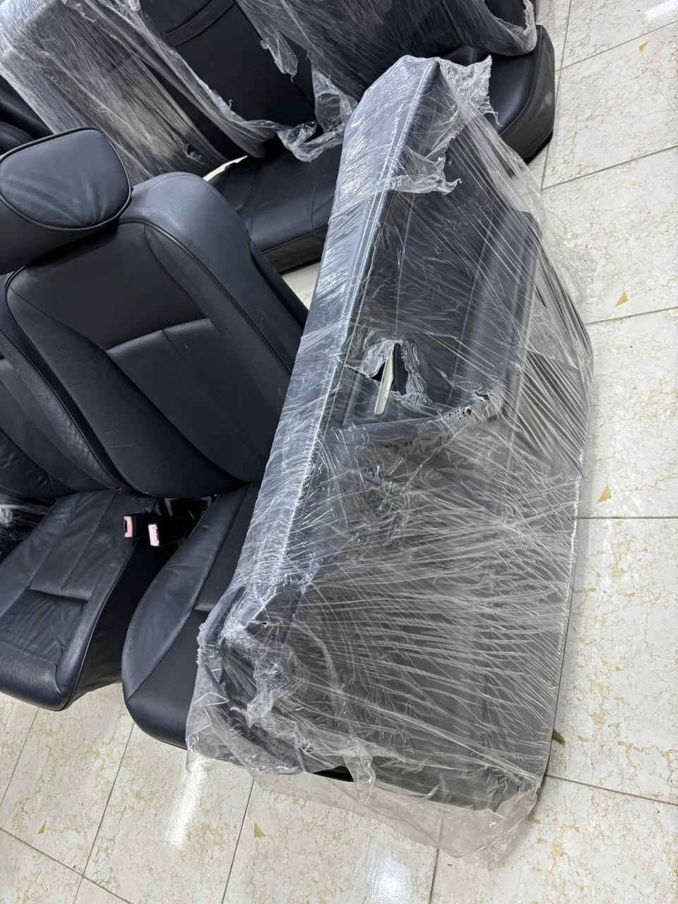 قطع غيار مارسيدس 

دب جامبو شبح ام عيون غواصه اس كلاس 
  
 متوفر تخم  بطاين مع كشنات  w210   موديل 2000جلد كهربائية صاج اخضر  بحاله الوكاله  يابان 🇩🇪🇯🇵  السعر 400 $ 

متوفر   /تخم كاربت جنطه كامل w210   السعر 110

متوفر  / شيال بنيد مع جك اصلي وارد يابان   جديد السعر 50 زوج   متوفر جمله ومفرد 
       

يتوفر كادر مختص  لفتح وشد الغرف داخل الورشه 

***********  للطلب تواصل واتساب 

يتوفر خدمه 🚚 توصيل 

النجف ملحق قريه الغدير  عمود 70 من جه شارع كربلاء 

🇩🇪❤️

