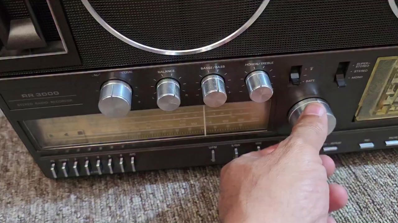 راديو مسجل. اكروندك. لماني. حجم كبير. قطعه. قديمه نوادر. مختلف. استريو. جهاز نظيف على ابلاد. فقط. كاسيت. مسجل. مايشتغل. يفتر. بوش صوت ماطور.  ابيع. راديو. شغال طبيعي. كل موجات. صافيه جهاز. ابيع. راديو شغال شرط مسجل محتاج صيانه. السعر. حتى. مااتعبكم. 100 مع توصيل. مكاني سماوه ***********
