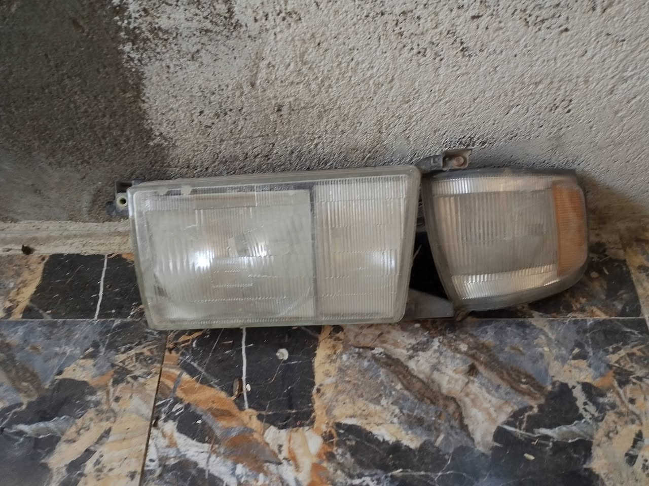 بدي ارنب لون اسود كامل للبيع
مع سستم اسود مع جعمقة يسره بلاد شرط النضافة والشغل  مع راديتر ماء جديدة مع باتري جديد مع شباك عدد 2 مع تخم ويل ارنب مع السبير مع عنبار بريك ولبريشر شرط النضافة والشغل مع دركة ستيرن نضيفة مع يدات اشاير وماسحات شرط الشغل مع مجموعة من الاغراض المستعملة موجودات ب كربلاء 
*********** بي واتساب
*********** بي واتساب
