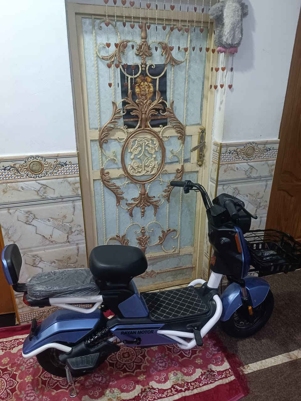 السلام عليكم عندي دراجه شحن للبيع السعر خاص اتصال عل رقم تعالى ***********
