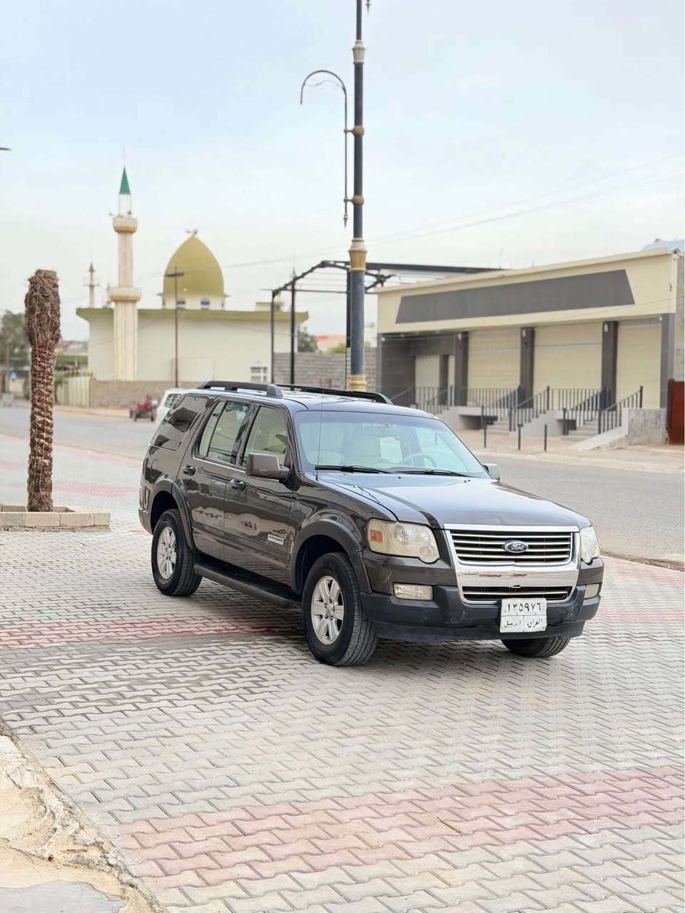 السلام عليكم 
فورد اكسبلور موديل 2007 

موصفات فول معدا فتحة سقف 
7راكب تبريد تبريد مركزي 

سيارة بدون ضبغ مكفوله من ضبغ
بس بي مكانين بارد 

كير محرك شرط لاصرف لا بخار 
صدر امامى خلفى كله جديد مابى نقص

سعر 84 ورقه بي مجال 
مكاني كركوك داخل مدينة 
*********** كركوك, العراق
