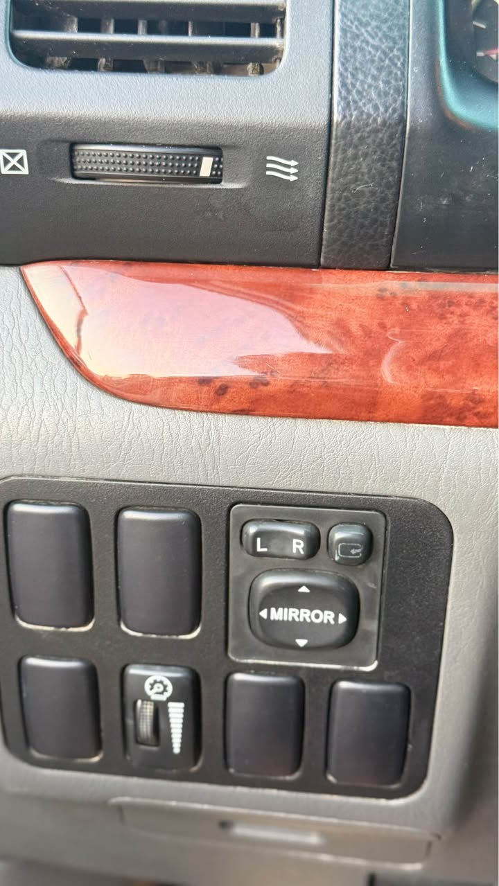 تيوتا برادو 2009 للبيع 
السعر 189
مكفوله من الصبغ والتبديل  
كير ومحرك بشرط التبريد ثلج ❄️
رقم بغداد الجديد وكامل هزه وفحص كامله
وسنويه جديده 
المواصفات vx  6سلندر
مقاعد جلد
• تحكم كهربائي بالمقاعد
•مكيف أوتوماتيك
• فتحة سقف
• شاشة + نظام صوتي + CD
(Cool Box) ثلاجة •
.نظام نزول من المنحدرات 
نظام تدفئه المقاعد 
.7 أو 8 ركاب
جكات تصعد وتنزل شاشه وكامره خلفيه وحساسات للرجوع
تحكم كهربائي مرايا تبريد خلفي 
 
تخم تايرات جديد وبعد بيها هوايا مواصفات 
مكان السياره اربيل  /*********** أربيل, العراق
