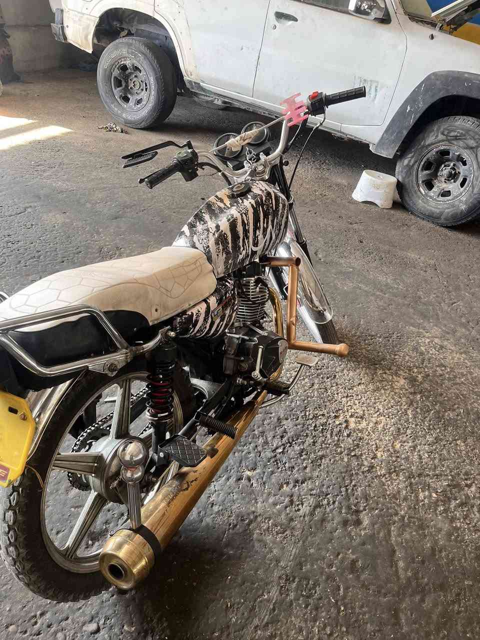 سلام عليكم دراجه للبيع نامي برو 2020 منفيس محرك خير من لله نشاط فول دراجه حيل مرتبه  على دشبول دجتل ولايت عدسه زنون قطعيتن العادي او ابو الجمجمه او مرايات السلاتت زوجين بس ماشاد الثانيه ضفيره جديده تايرات جدد كهربائيات كامله بس نقصه اشاير ماشد اله جيب وشد لله شاهد الدراجه فول بس راح اشيل الغير محافظه ومجبور ابيعه 450 وبيه مجال
ولي مو عاجبه سعر يكرمنه بكسوته فدوه الدراجه مرتبه وتسوه وغراضه كله جديده 
متواجد فيس او وتساب ***********
