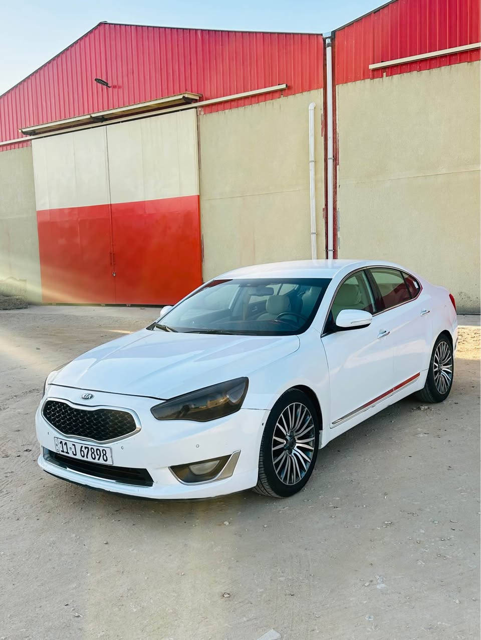 السلام عليكم

كيا كادنزا 

موديل2014 خليجي 

محرك 3500– 6 سلندر

رقم  بغداد الجديد 

صبغ فقط 4
قطع بدون حادث

السيارة جاهزة من كلشي بدون اي نقص 

المواصفات✅ فول لفول عده الفتحه

-تشغيل بصمة مع بصمة الابواب الامامية

داخل VIP 

-انارة بالمرايات والابواب الامامية

-كاميرا وحساسات خلفية

-بردة خلفية متحركة

تحكمات خلفيه تبريد مسجل 

-تبريد قطعتين

-تخم تاير جديد

-كشنات كهربائية جلد تدفئه

-لد امامي وخلفي

-تحكم كامل بالستيرن

-شفتات ستيرن رياضي

-نظام ترحيب 

-سماعات انفنتي 12 سماعة

-اشاير مري+شفط+مري اوتو مع البك

خزن ميمري

   

وباقي مواصفات الكادينزا معروفه

**اخوان بل عافيه ع ياخذه السياره 

السياره جديده ومابيه اي عيب او نقص

تواصل على رقم 
***********

العنوان بابل السعر 114 اربد, محافظة إربد
