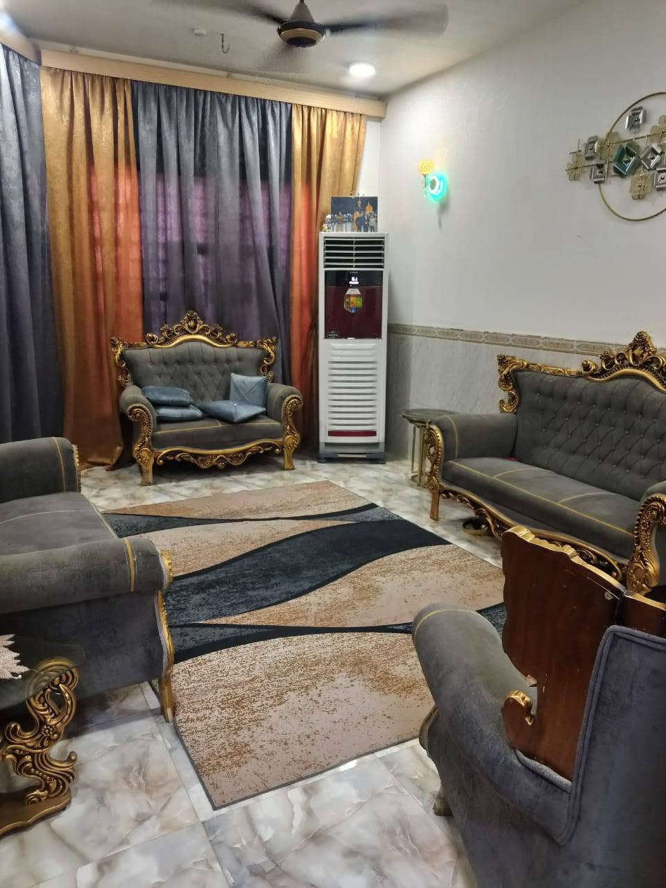 السلام عليكم..دار للبيع طابو زراعي المساحه 150بناء حديث..حي الحسين.. يتكون من مطبخ واستقبال وصاله وغرفه نوم صحيات داخليه و خارجيه ..الطابق الثاني غرفه كبيره وصاله ..السعر 80وبي مجال قليل للاستفسار الاتصال بالرقم ***********
