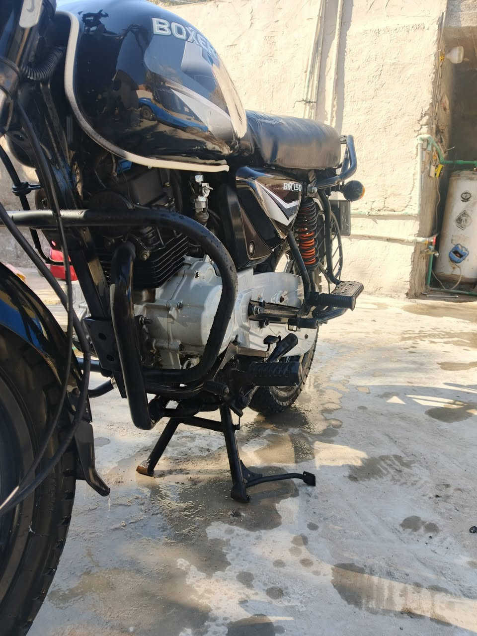 السلام عليكم بوكسر للبيع موديل 2021 رقم وسنوية تحويل ثاني يوم الدراجة مكفولة كلشي ما مبدل بيهة السعر 1650 وبيه مجال رقم ***********
