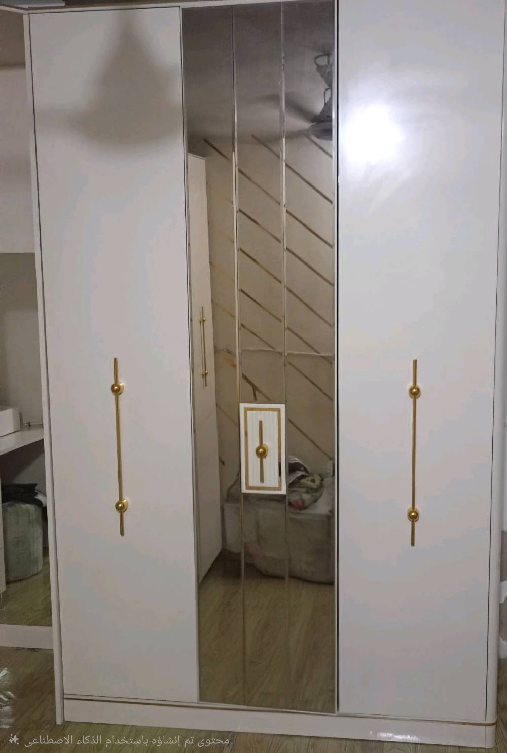 السلام عليكم 
غرفة نوم نفرين زاوية بيها كنتورين(كل كنتور ٣بوب)+ميز تواليت زاوية+مراية+جزامة+شازلونة+كومدي ٢
جرباية مابيها مكسورة 
السعر ٨٠٠ الف
ممكن تذكرلي شنو اسم/موديل غرفة النوم أو إذا هي صناعة محلية لو تركي/مستورد؟: 
غرفة زاوية/تركي
وين موقعك بالضبط بالعراق حتى المشترين يعرفون منين يستلمون الغرفة؟: 
بغداد/حي العامل
شكد مدة استعمال الغرفة؟ وهل بيها أي خدش، كسر، أو تحتاج صيانة غير اللي مذكور؟: 
سنة/براغي الكنتور شوي فالتات
التسليم شلون يكون: تفكيك ونقل على المشتري لو تكدرون توصيل؟ وهل السعر قابل للتفاوض لو هذا آخر سعر؟: 
الفك والنقل والشد ع المشتري/قابل للتفاوض