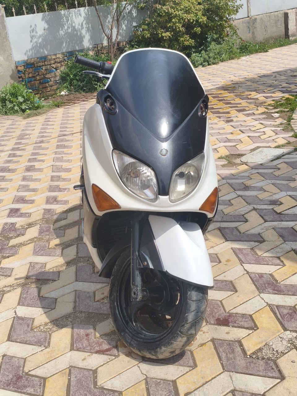 سلام عليكم 
دراجه تي ماكس 2007
كزوز  رياضي دراجه فول 
سعر 15 ورقه وبيه مجال 
اتصال ***********
