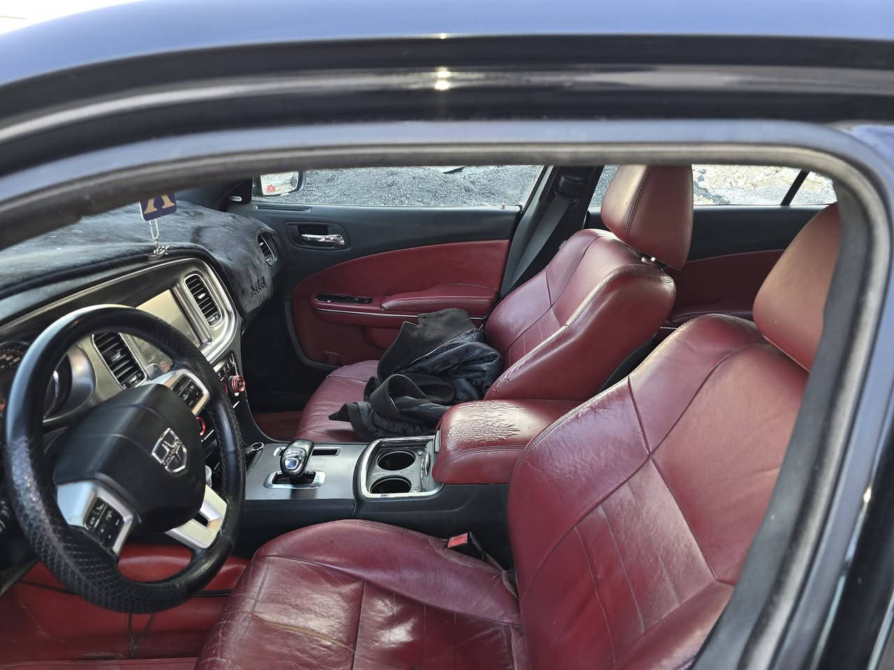 السلام عليكم جارجر مديل 2013 اصل  كفاله ضربه وصبغ طابه سرقه قطع  السياره بسمي الرقم بصره   انكليزي تحويل ثاني يوم ماناقصه اي شي جاهزه فول موصفات وهاي مواصفاتها مثل مامضح بلصوره السعر 143وبيه مجال بصيط اي استفسار هاذ رقمي ***********
عنواني بصره القبله
