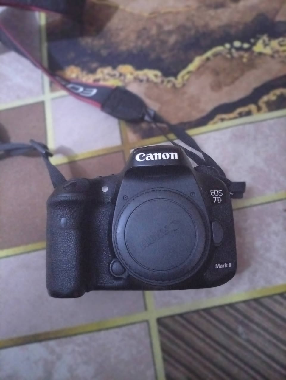 كامره كانون 7دي وياهه زوم 70,300 وشاحنه ورام وبطاريه وحده ورام السعر 850 المكان بابل  قضاء القاسم الرقم ***********
