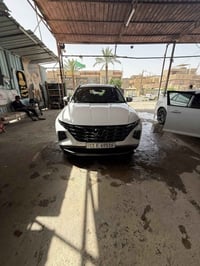 للبيع توسان 2024 وارد خليجي السيارة ضمان الشركة الاولى مكينة كير صدر و...