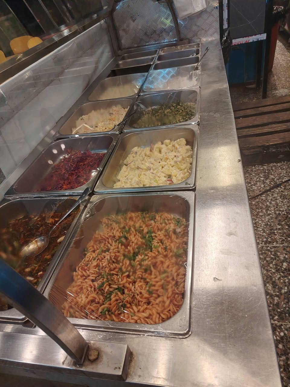 للبيع او مراوس عارضه مقبلات إيطاليا شباب هايه الحجم الكبير اكو يستعملوهه للفنادق مال اوبن بوفيه واكو بالمطاعم يستعملوهه كلش قويه وعمليه للآستفسار خاص او اتصال ***********
