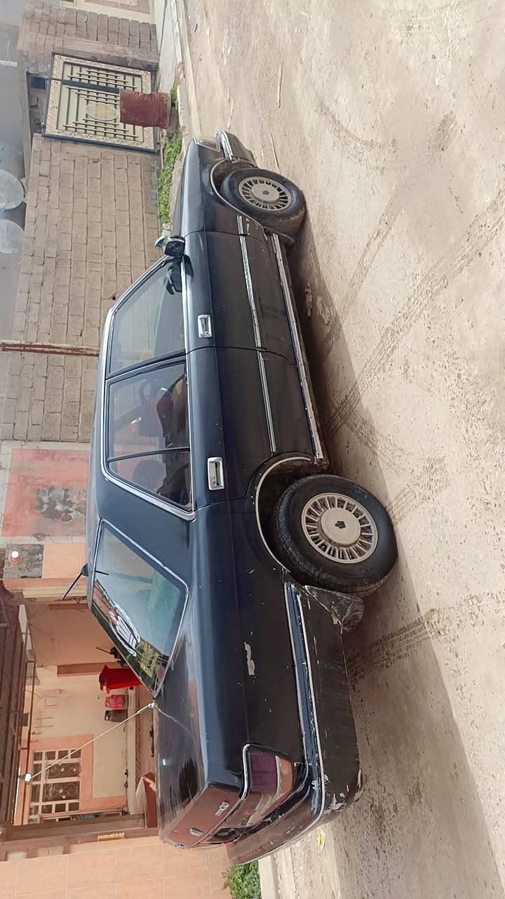 سلام عليكم
للبيع سيدان 
رقم صلاح الدين الماني شرط التحويل 
كير محرك بطه شرط
صدر امامي خلفي جديد 
تايرات جدد 
تبريد تدفئه 
السعر 42وبيها مجال قليل
رقم الهاتف***********
