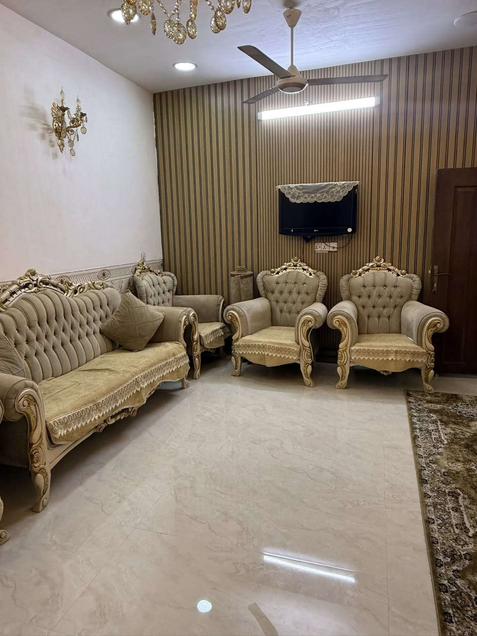 تخم ١٠ مقاعد مابي اي عيب نظيف سعر ٦٠٠ وبي مجال بسيط للشراي  للعلم سعرة الحقيقي مليونين ونص


**إذا كنت صاحب هذا الإعلان وتريد حذفه لأي سبب، رجاءا أرسل رسالة إلى الدعم الفني**