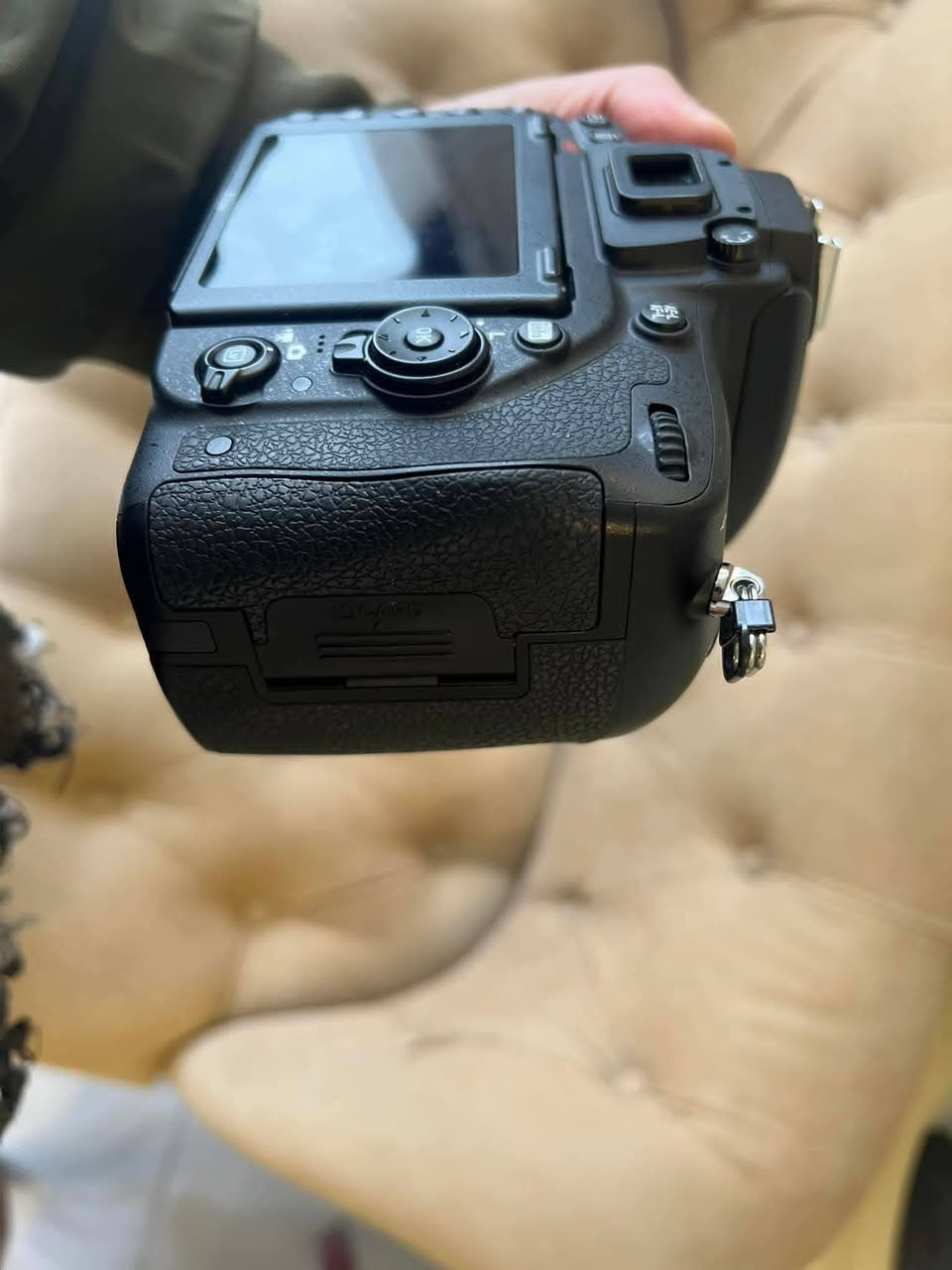 للبيع كامره نيكون d750 فول فريم الاحترافيه  نضيف💯 شترها قليل كامله شاحنه بطاريه  مستعجل عل بيع
مكاني بغداد بسمايه  وتوصيل موجود سعرها مناسب لتواصل واتساب او الاتصال ***********
