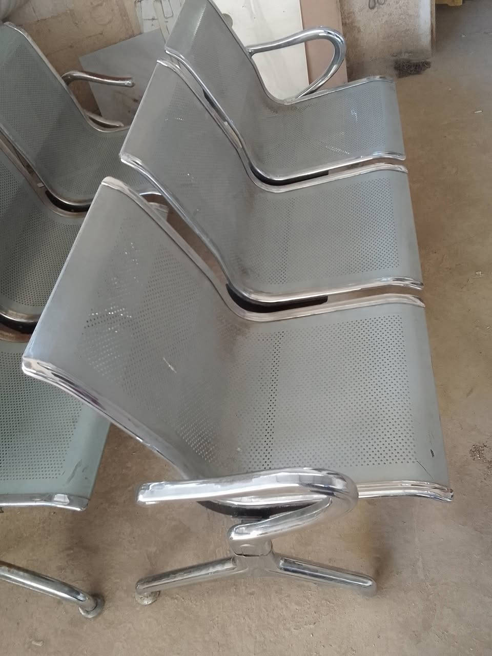 اغراض للبيع كلمن وسعره الشراي يتفضل خاص مكاني بغداد رقم الهاتف بي واتساب ***********
