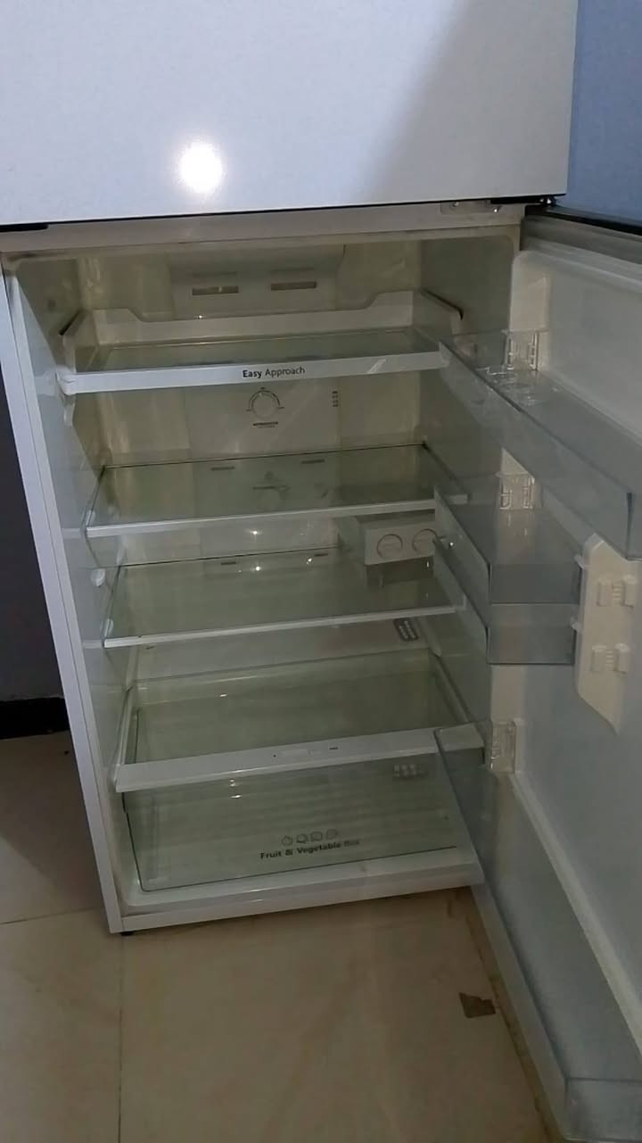 ثلاجة الحافظ بخاخ للبيع ٢٥٠ وبيها مجال بغداد ***********
