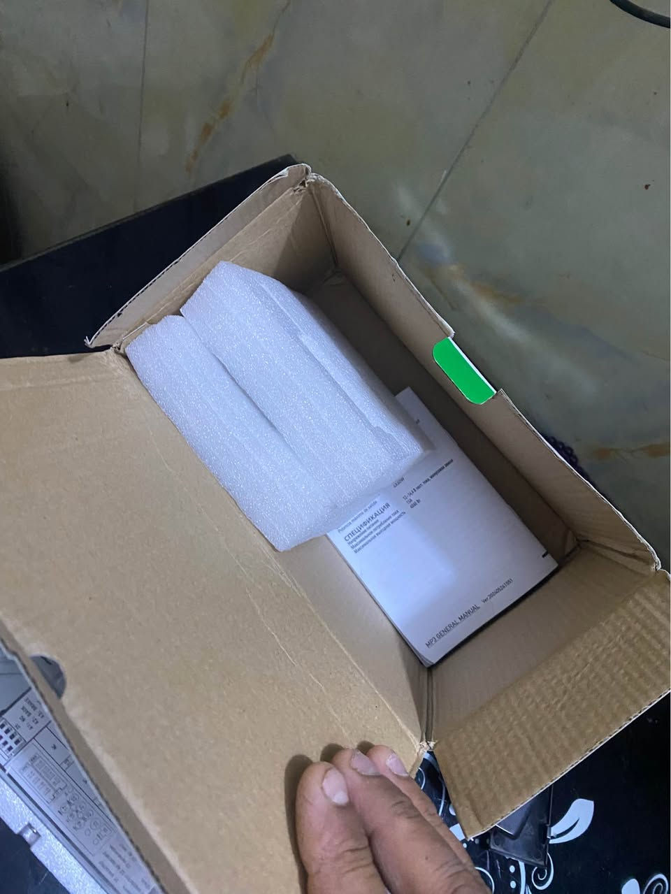 سلام عليكم متاح شاشه بهذا الشكل جديده مامستخدمه بالكارتون بس الشاشه فقط ماكو شي وياها واللامانه مو نظام اندرويد بس نظام كاربلي السعر 25الف مكاني بغداد حسينية الراشديه رقمي بي واتساب او على الخاص(***********)ملاحظه الشاشه صغير ومرتبه بغداد, العراق
